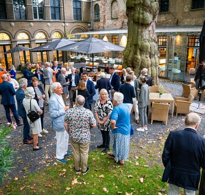 Killian Lindenburg - Borrel in de tuin - 2023