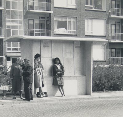 Bushokje aan de MH Trompweg in Dordrecht - 1961