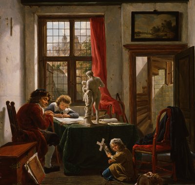 Een jongetje zit aan tafel met zijn meester. Op de grond speelt een kind met een kruis.