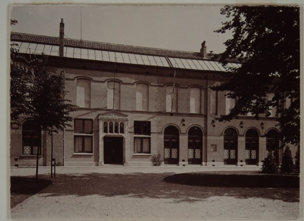 Foto Regionaal Archief Dordrecht - Dordrechts Museum, net na de verhuizing naar de Museumstraat. - 1904