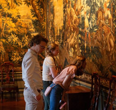 Tomas Mutsaers - Bezoekers in de Zaal - 2024