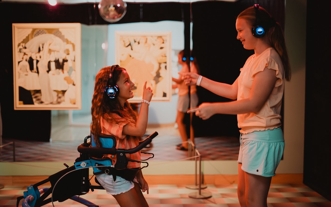 Lizzy van Leeuwen - Lekker dansen in de silent disco van 'Ik zie, ik zie' - 2025