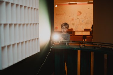 Werp een nieuw licht op het werk van Jan Schoonhoven