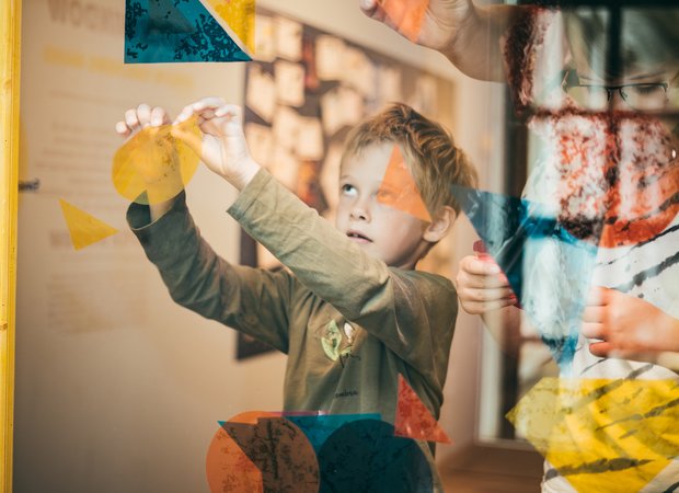 Lizzy van Leeuwen - Maak een kleurrijk glas-in-lood raam in Ik zie, ik zie - 2025