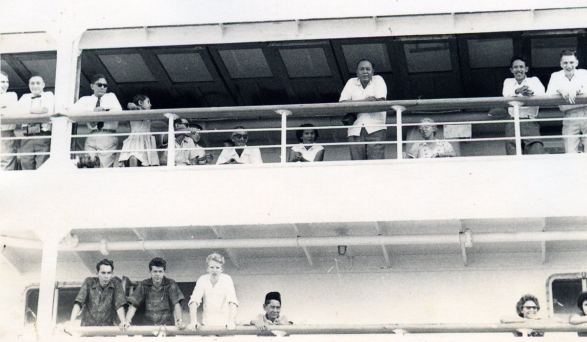 Regionaal Archief Dordrecht - Passagiersschip Willem Ruys in gebruik als emigratieschip na de onafhankelijkheid van Indonesië. - jaren 1950