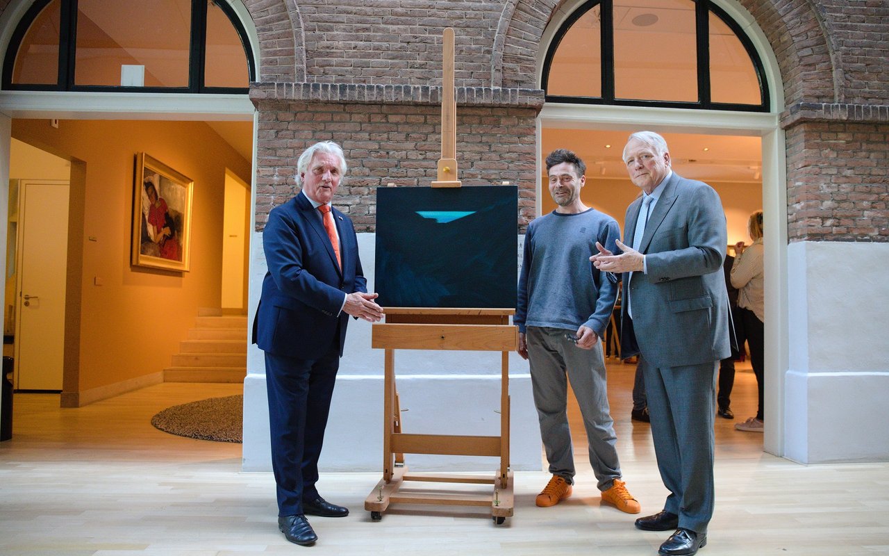 Schenking Bedrijfsvrienden Dordrechts Museum ter gelegenheid van het afscheid van Peter Schoon. De onthulling van het werk van Robert Zandvliet.