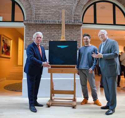 Schenking Bedrijfsvrienden Dordrechts Museum ter gelegenheid van het afscheid van Peter Schoon. De onthulling van het werk van Robert Zandvliet.